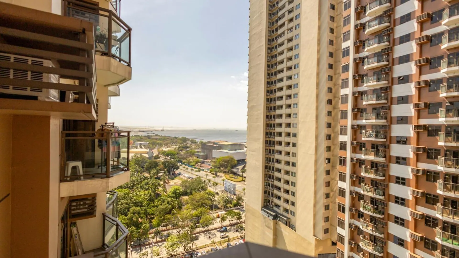 The Radiance Manila Bay Aparthotel Pasay 4*,  Filipinas
