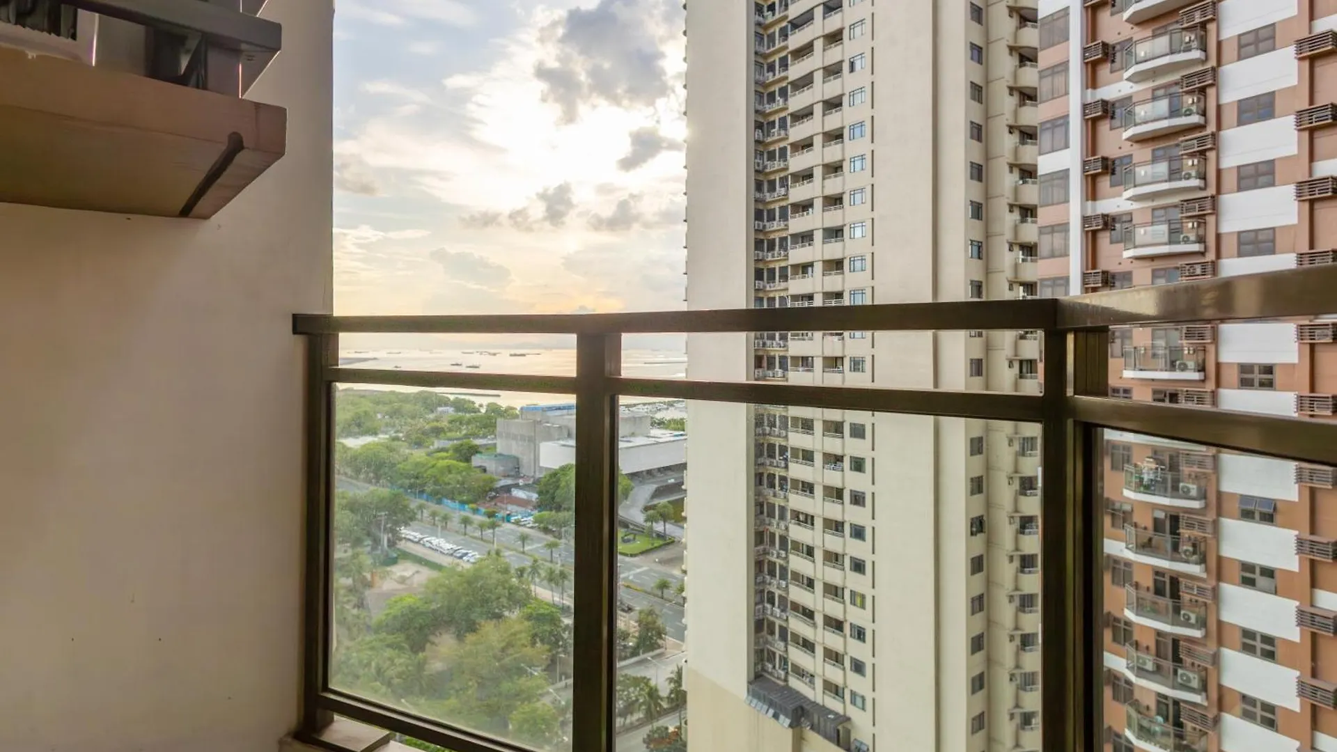 The Radiance Manila Bay Aparthotel Pasay